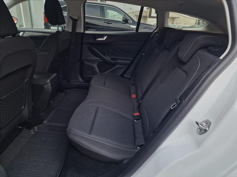 Ford Focus 1.5TDCi 88kW Titanium,ČR,1.Maj - fotka 17 z 48