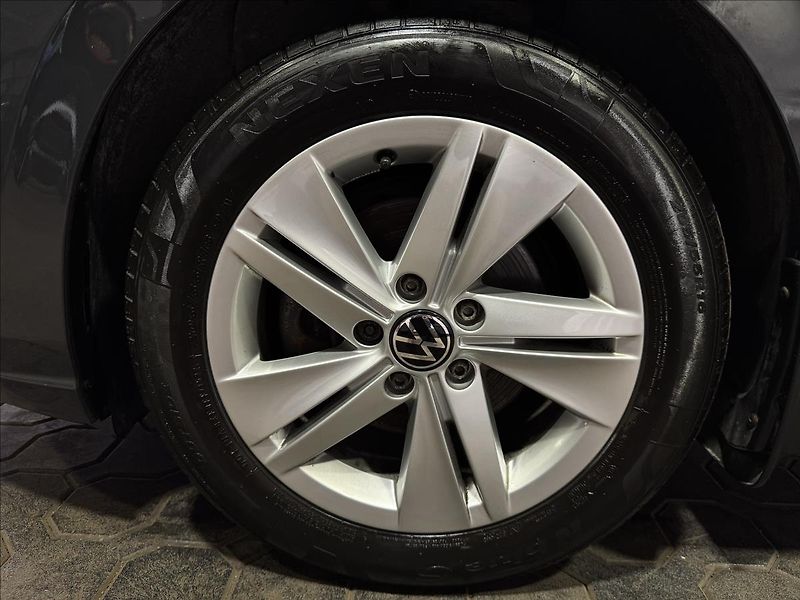 Volkswagen Golf 1.5TGI 96kW DSG ACC 2XKOLA DPH - fotka 38 z 41