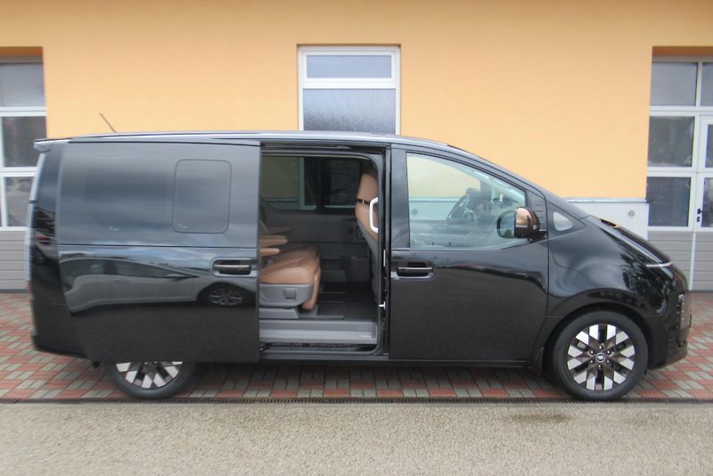 Hyundai Staria 2.2 CRDi 4x4 TAŽNÉ PANORAMA  - fotka 4 z 47