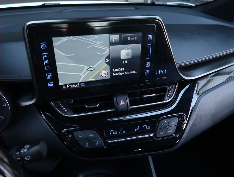 Toyota C-HR (2018) 1.2 Turbo, Navi, Tempomat - fotka 16 z 16