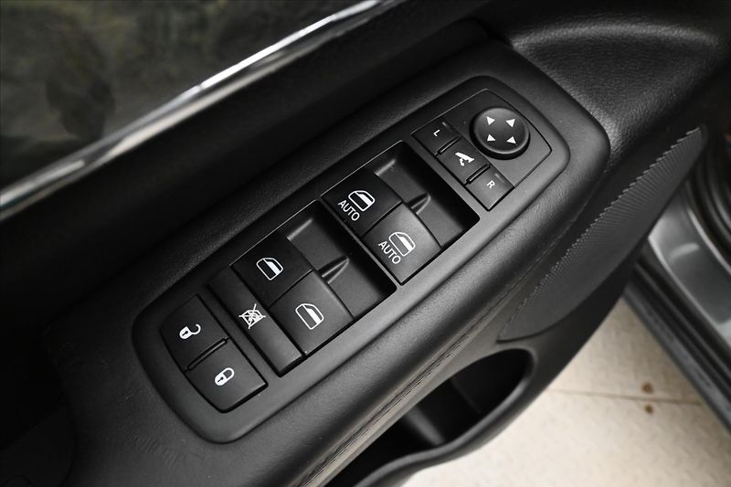 Jeep Grand Cherokee 3,0 CRD 177 kW 4x4 AT Overland - fotka 26 z 33
