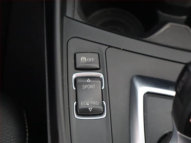 BMW Řada 1 (2016) Urban Line 118d, Automat - fotka 23 z 23