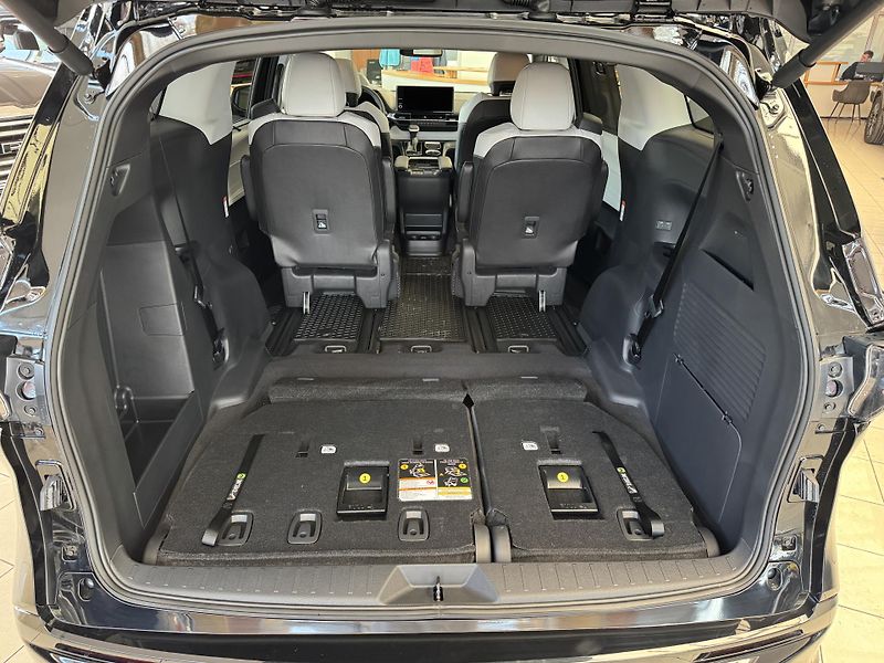 Toyota Sienna XSE 2,5 HEV AWD - fotka 20 z 46
