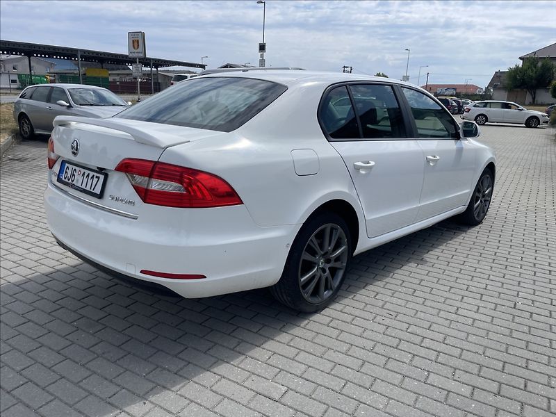 Škoda Superb 2,0 TDi 103kw Elegance Facelif - fotka 4 z 36