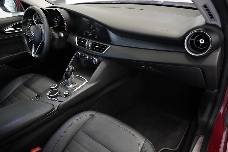 Alfa Romeo Giulia 2.0 TURBO 147kW, 66 000KM !!! - fotka 22 z 26