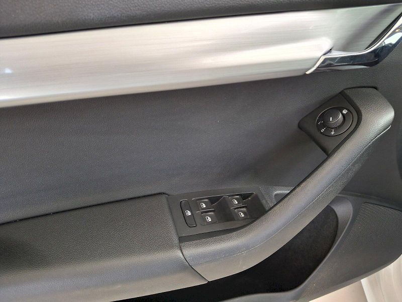 Škoda Octavia (2019) Combi Ambition Plus DSG 1,5TSi - fotka 32 z 34