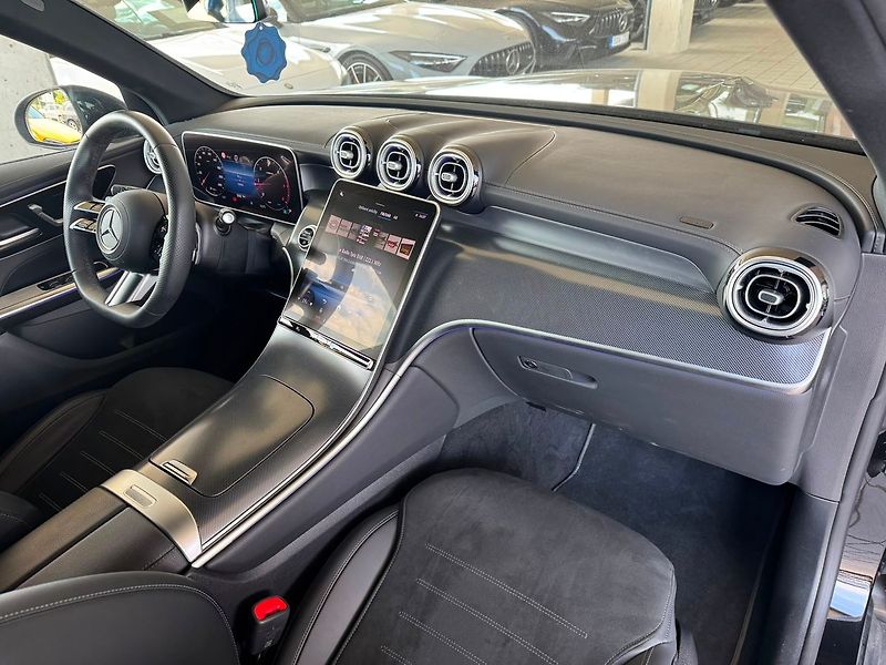 Mercedes-Benz GLC 220d 4MATIC - fotka 19 z 20