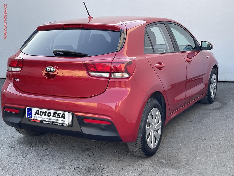 Kia Rio (2017) 1.2i, ČR, AC, tempo - fotka 4 z 19
