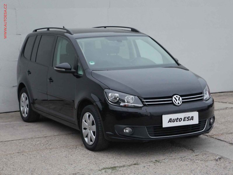 Volkswagen Touran (2014) 2.0TDi, DSG, park.asist - fotografie inzerátu