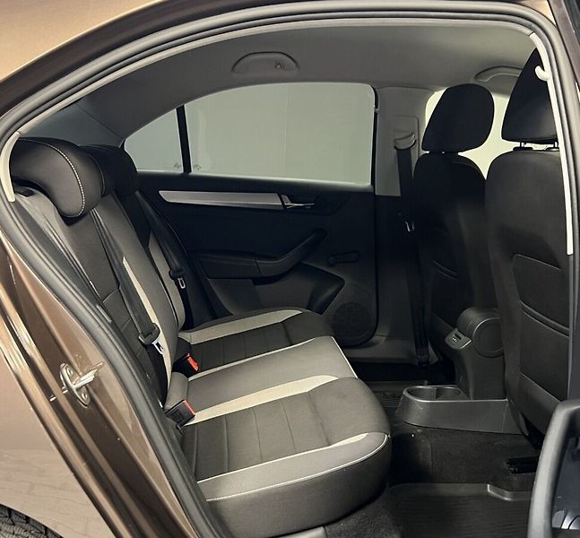 Škoda Rapid 1,0 TSI Ambition Plus - fotka 11 z 15