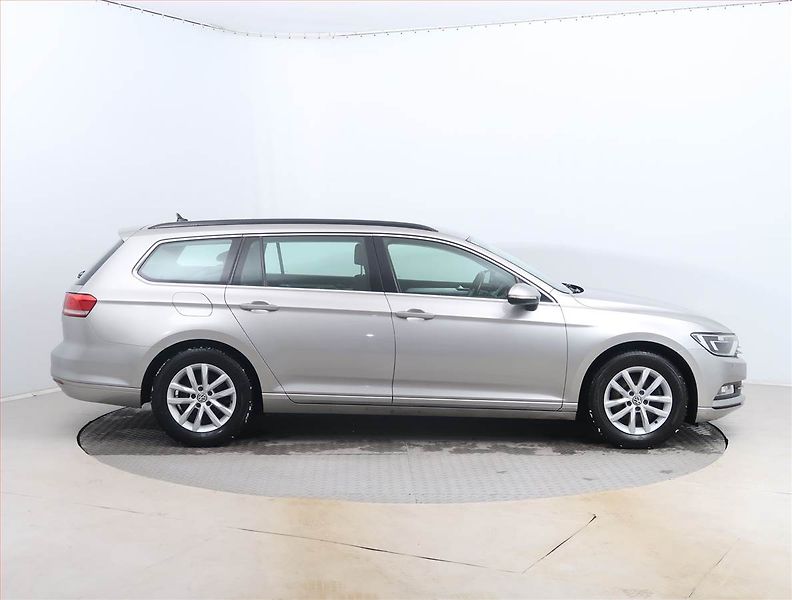 Volkswagen Passat (2016) 1.6 TDI, Serv.kniha, Navi - fotka 6 z 15