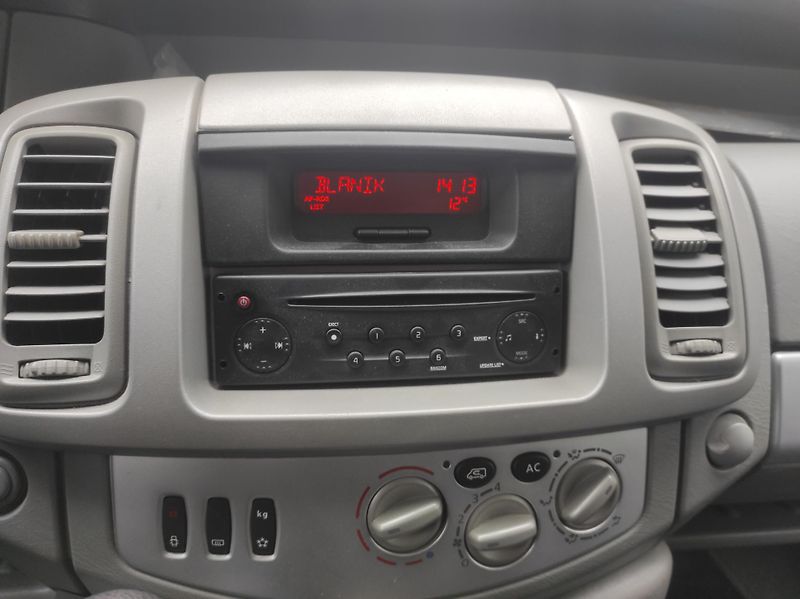 Renault Trafic 2,5dCi 107kW Passenger 7 míst - fotka 11 z 20