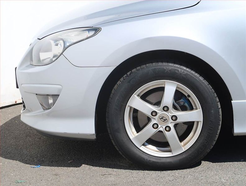 Hyundai i30 (2010) 1.4 CVVT, LPG, Serv.kniha - fotka 14 z 17