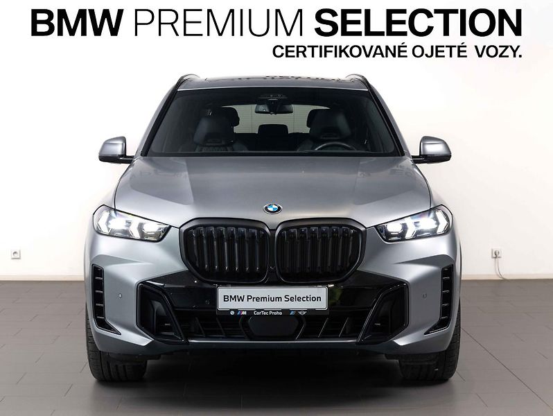 BMW X5 xDrive30d - fotka 2 z 24