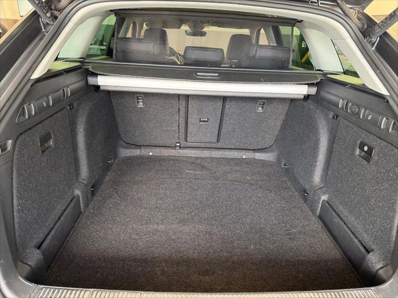 Škoda Superb 2,0 TDI,WEBASTO,TAŽNÉ - fotka 7 z 10