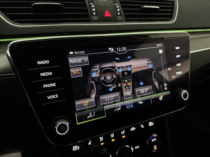 Škoda Superb 2,0 TDi  DSG 4x4 Scout Virtual - fotka 41 z 50