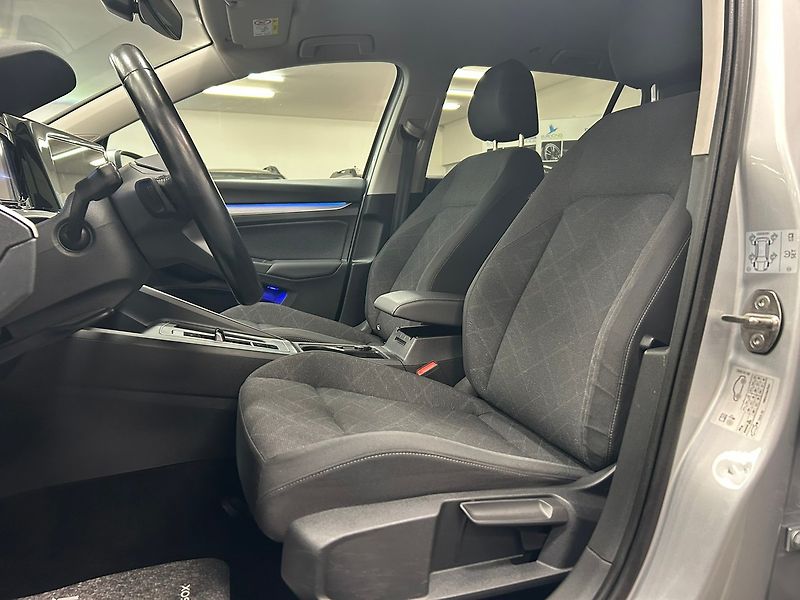 Volkswagen Golf (2023) 1.5 TGI Comfort AUT 2023 | Zár - fotka 17 z 58