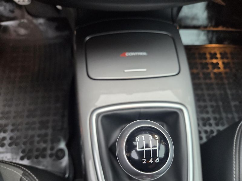Renault Laguna 2.0dCi GT 131kW BOSE*4CONTROL* - fotka 23 z 38