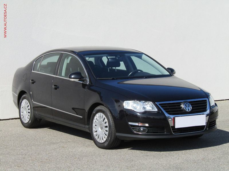 Volkswagen Passat (2006) 1.6i, navi, autoAC - fotka 1 z 3