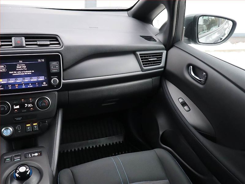 Nissan Leaf (2022) 40 kWh, SoH 90%, Automat - fotka 8 z 20