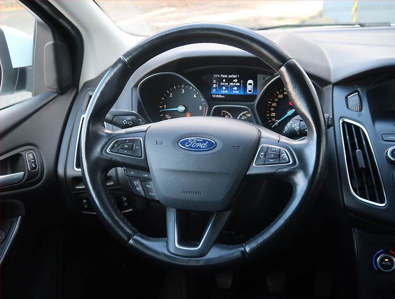 Ford Focus (2016) Titanium 1.5 TDCi, Serv.kniha - fotka 15 z 19