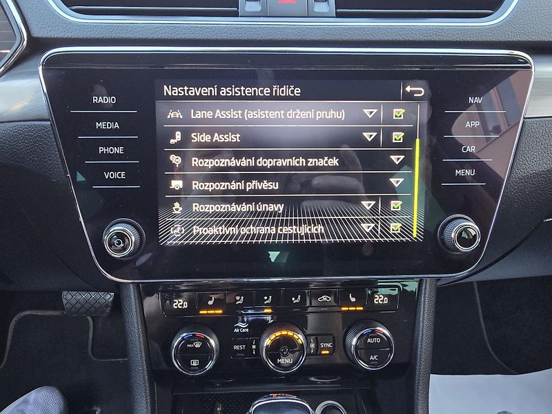 Škoda Superb 2,0 TDI DSG STYLE VIRTUAL NAVI - fotka 16 z 51