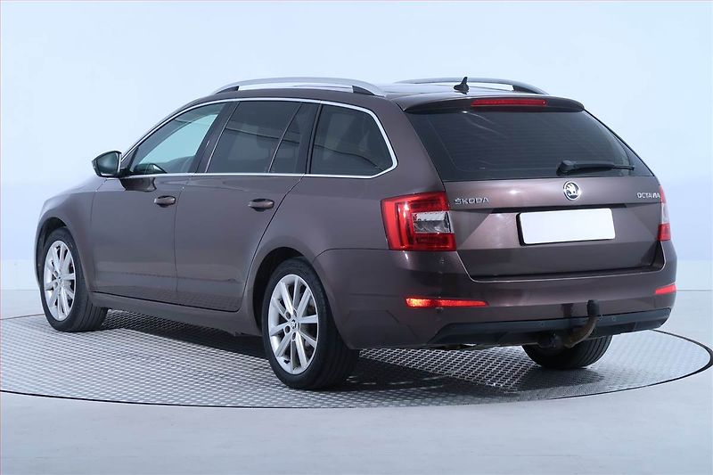 Škoda Octavia (2016) 1.6 TDI, Automat, Navi, Xenony - fotka 4 z 25