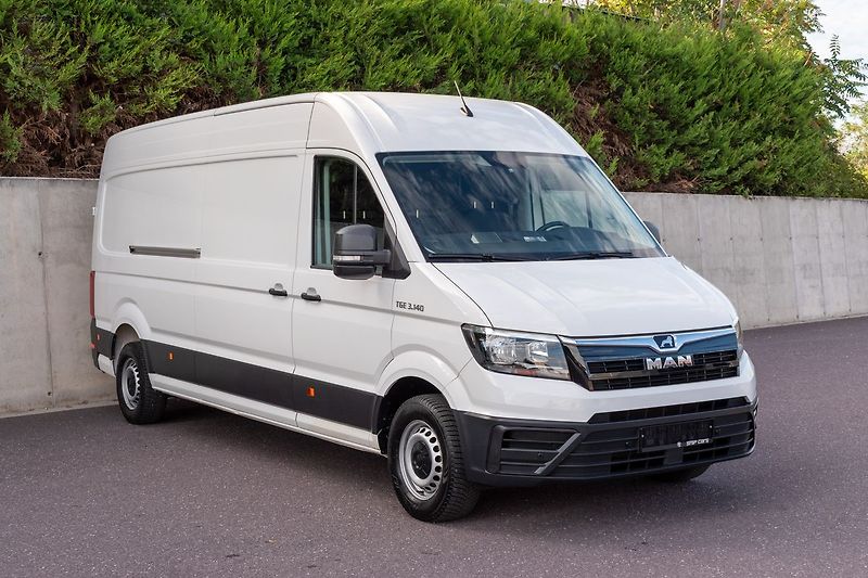 Volkswagen Crafter 2.0TDI L4H2*CARPLAY*DPH - fotka 3 z 29