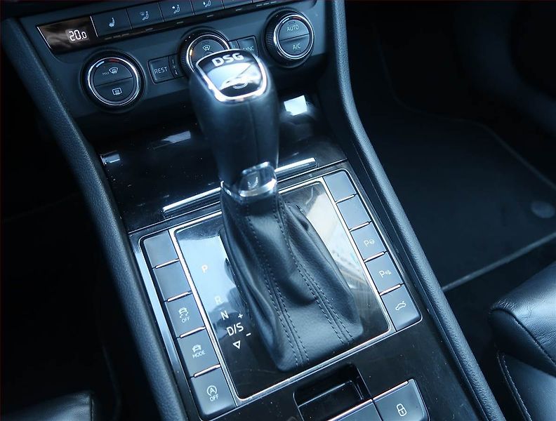 Škoda Superb (2016) Laurin&Klement 2.0 TDI - fotka 13 z 16