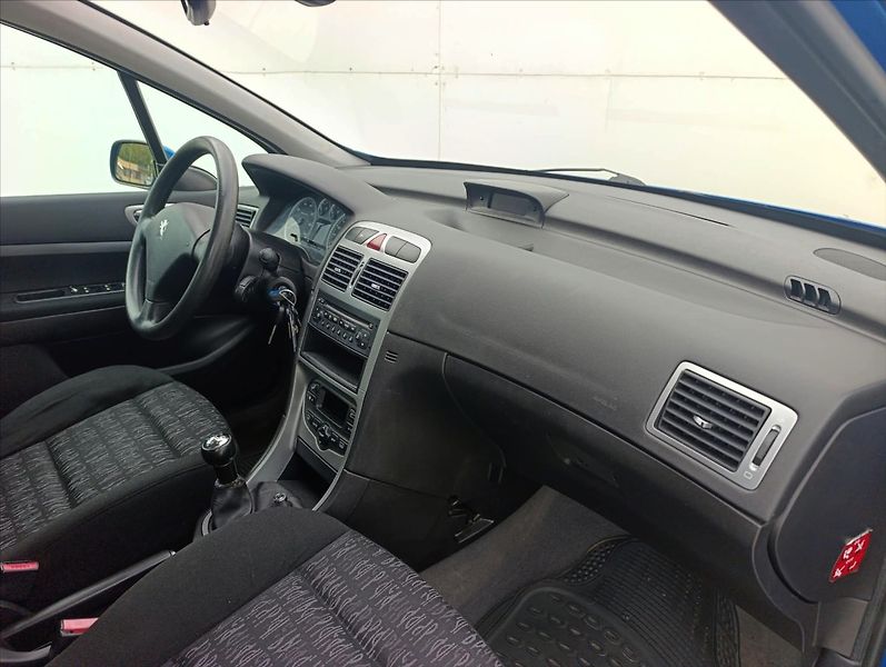 Peugeot 307 1,6 i Aut.klima Tažné zařízení - fotka 26 z 27