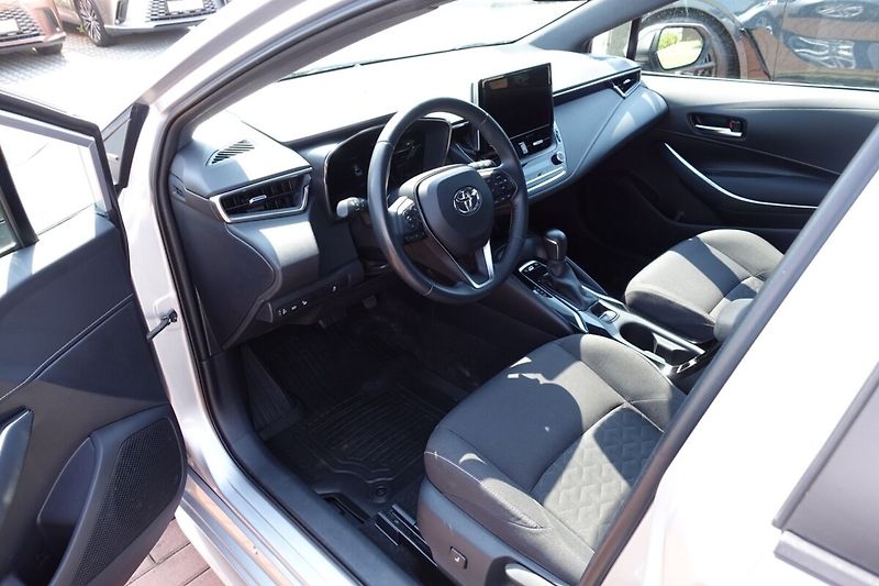 Toyota Corolla 2,0HSD 112kW Comfort Tech - fotka 11 z 31