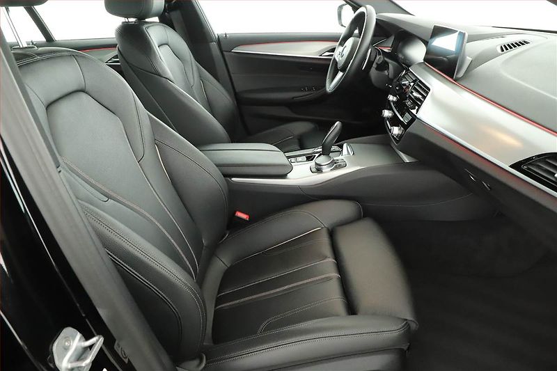 BMW Řada 5 (2020) 520d xDrive - fotka 7 z 21