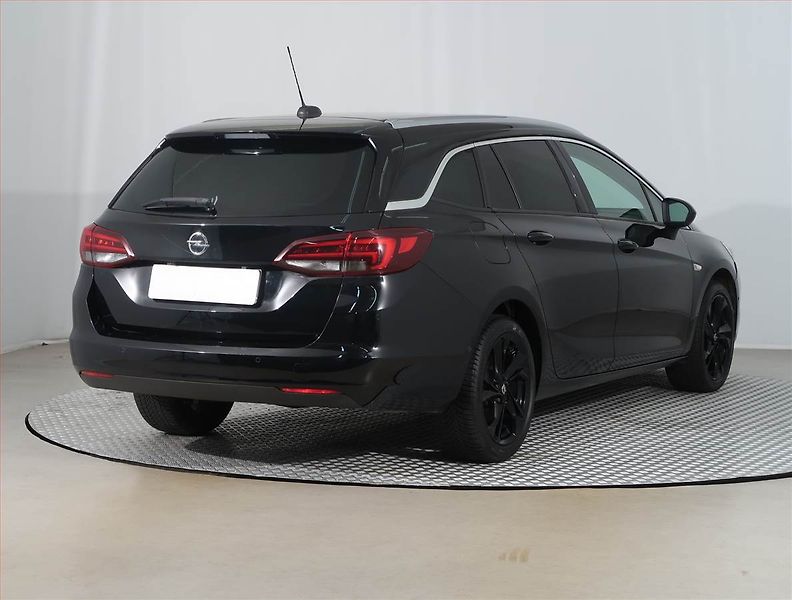Opel Astra (2019) 1.6 CDTI, Automat, Navi - fotka 5 z 21