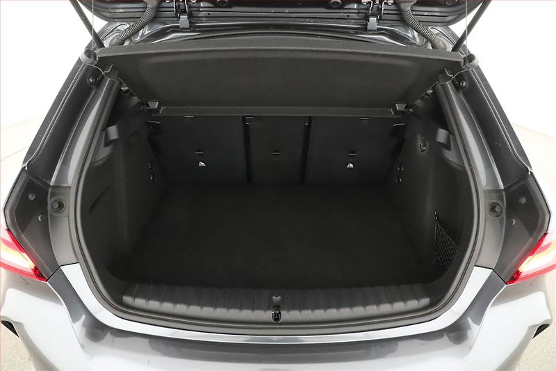 BMW Řada 1 (2021) M Sport 116d - fotka 11 z 21