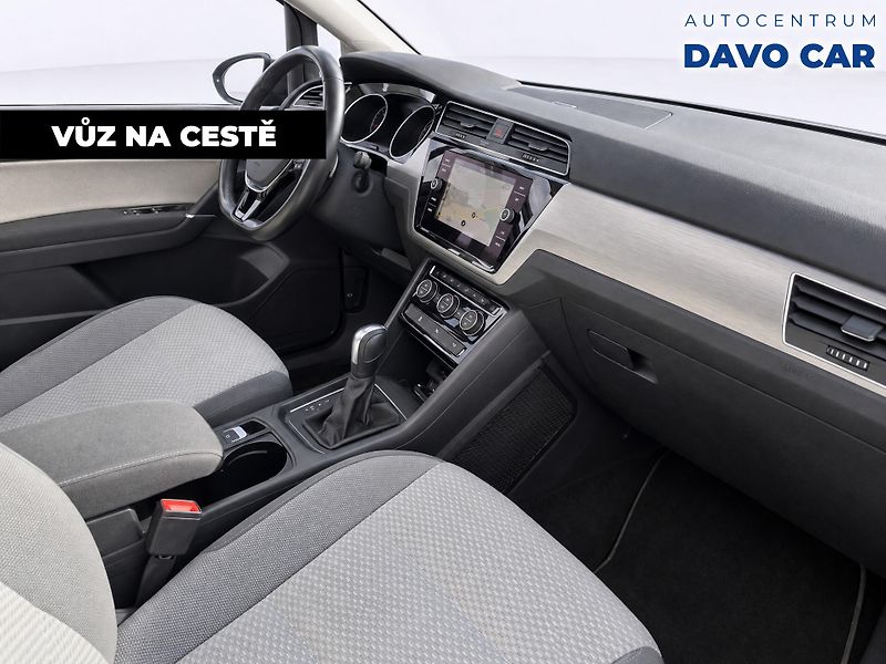 Volkswagen Touran 2,0 TDI DSG Panorama 1.Maj. - fotka 3 z 10