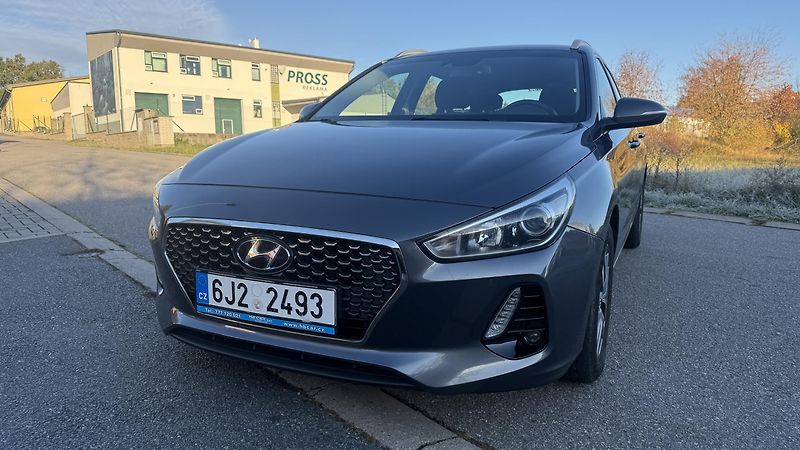 Hyundai i30 (2017) 1.6 CRDI 81KW 144 TISKM VÝBAVA - fotka 2 z 24
