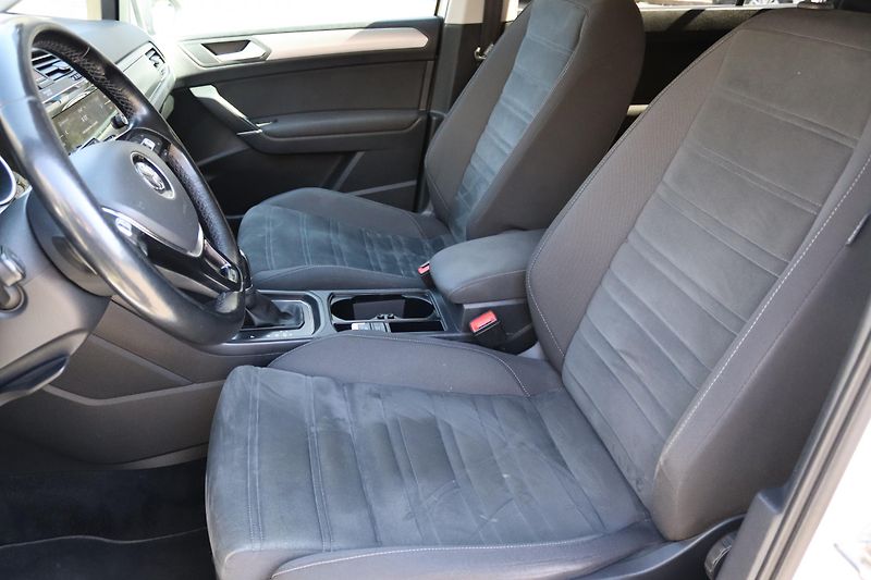 Volkswagen Touran 2.0TDI DSG 110kW - fotka 25 z 50