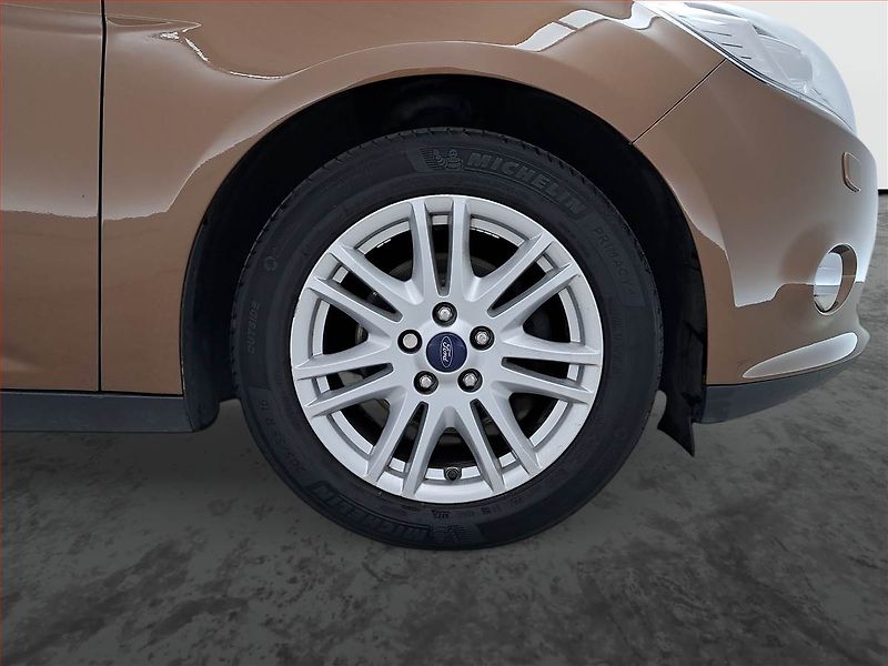 Ford Focus (2013) 1.0 EcoBoost, Tempomat - fotka 14 z 19