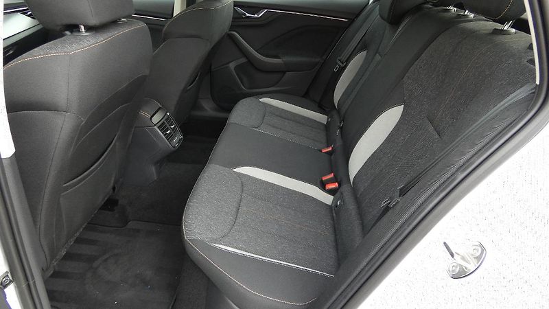 Škoda Kamiq 1.0 TSI Style DSG - fotka 19 z 22