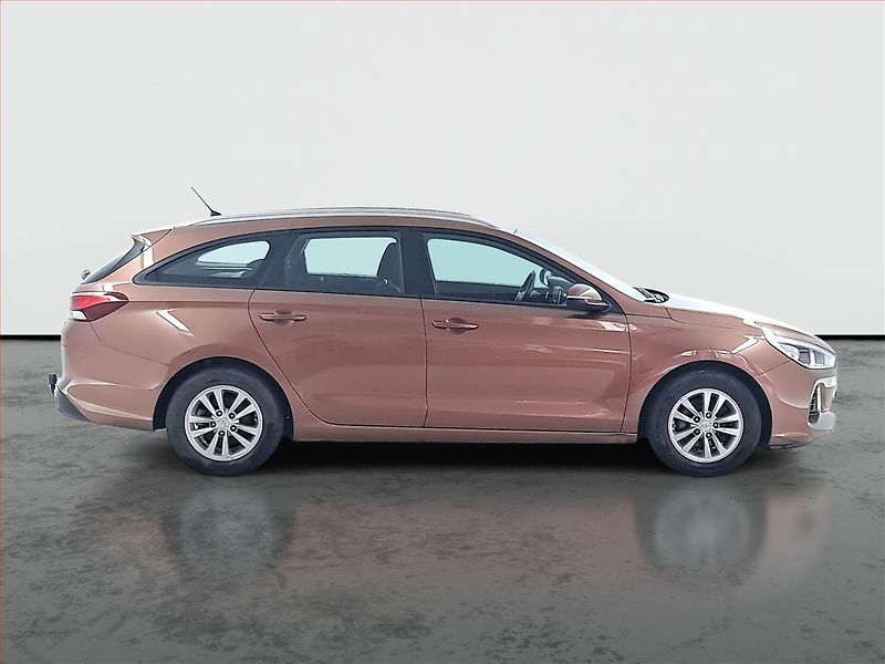 Hyundai i30 (2018) Trikolor 1.0 T-GDI, Serv.kniha - fotka 6 z 17