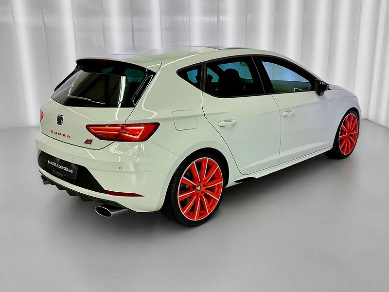 Seat Leon Cupra 300 2.0 TSI, 221 kW / 30 - fotka 7 z 25