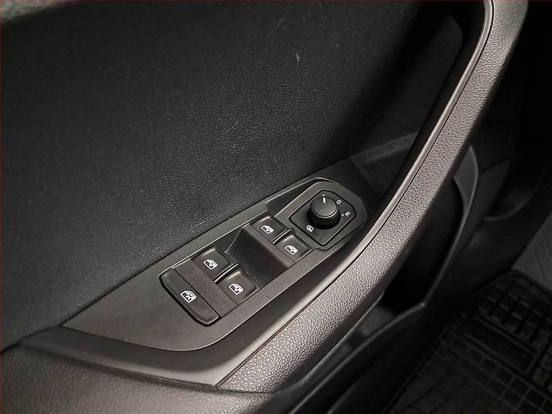 Škoda Karoq (2017) Ambition 1.0 TSI, Serv.kniha - fotka 20 z 20