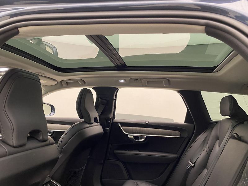 Volvo V90 CC B6 AWD BRIGHT PLUS AUT CZ - fotka 30 z 63