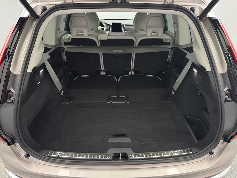 Volvo XC90 (2026) B5 AWD AUT BRIGHT PLUS 7míst - fotka 6 z 32