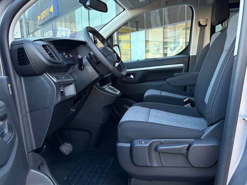 Toyota ProAce 2.0L Diesel  Family - fotka 7 z 17