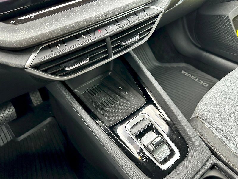 Škoda Octavia (2024) 1.5 TSI 110kW MHEV Top Selecti - fotka 19 z 25