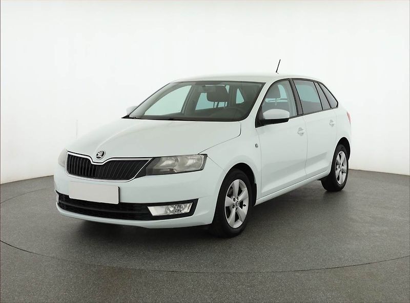 Škoda Rapid (2014) Spaceback 1.2 TSI, ČR,1.maj - fotka 2 z 17