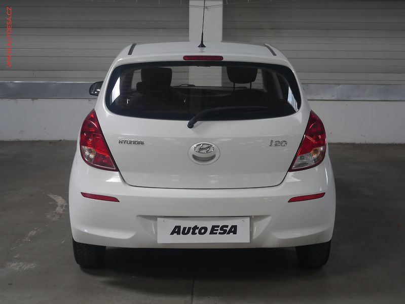 Hyundai i20 (2012) 1.2i, AC - fotka 5 z 17