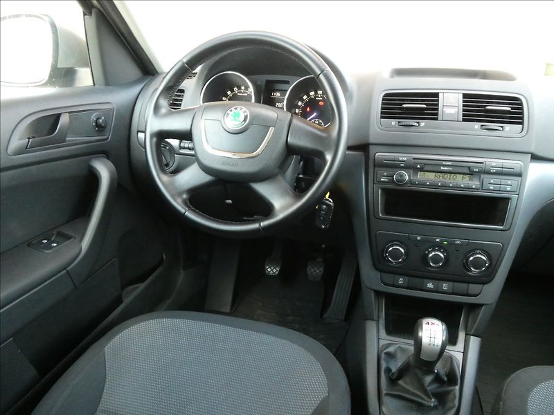 Škoda Yeti 2,0 TDi 81kW 4x4,2x kola,závěs - fotka 25 z 42