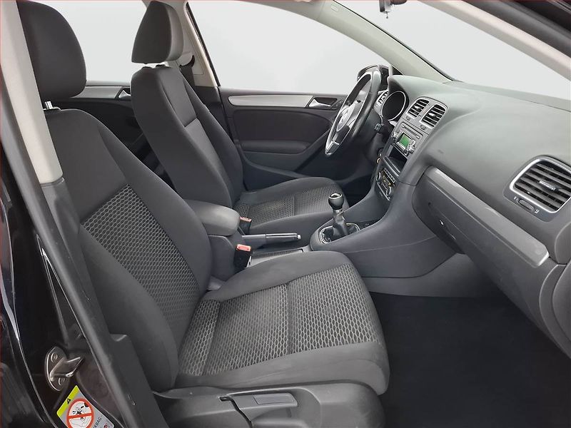 Volkswagen Golf (2011) 1.4 16V, rezervace - fotka 9 z 14